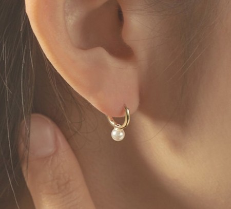 [연예인착용] 14k post 델리아 스왈 진주 원터치 링귀걸이